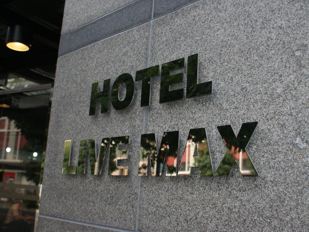 Hotel Livemax Budget Esaka Suita Esterno foto